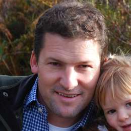 商务部新闻发言人就中方在世贸组织起诉加拿大钢铁等产品进口限制措施答记者问